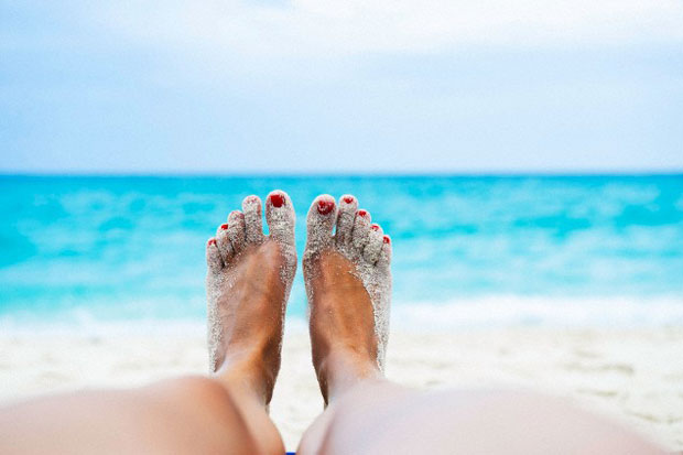Uñas de los pies en rojo
