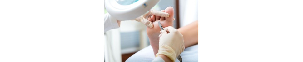 Productos de podologia, hojas de bisturí, guantes, desechables